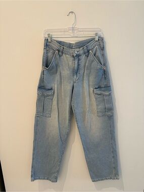 GAP Mid Rise ‘90s Loose Cargo Jeans in Light Indigo